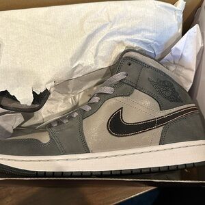 Air Jordan 1 mid SE - Night Stadium Black